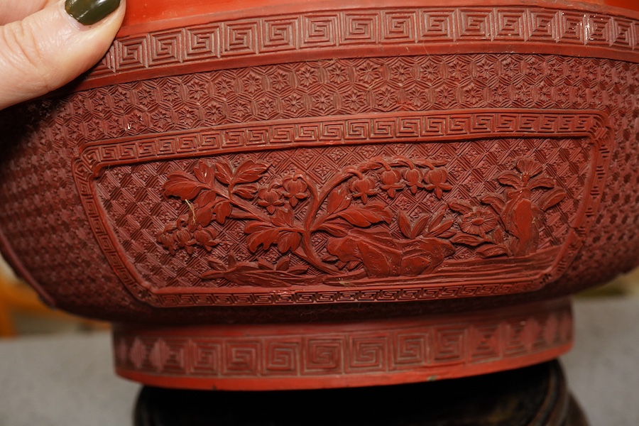 A Chinese cinnabar lacquer box and cover, 18th/19th century